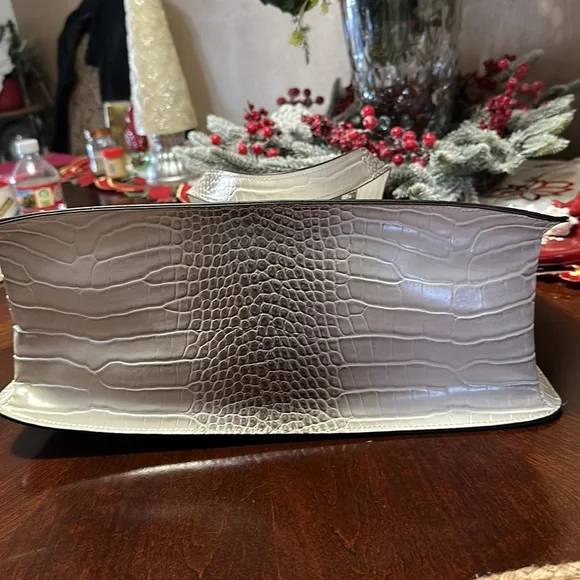 Calvin Klein Tote Bag - Picture 5 of 8